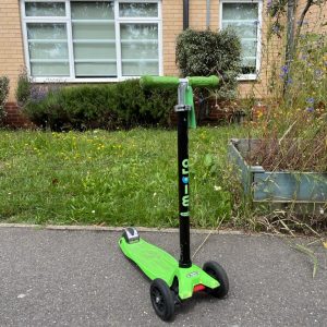 Green maxi micro scooter